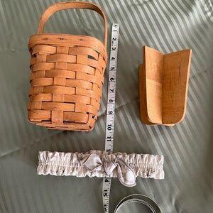 Longaberger Tan Woven Basket with Handle with Pen Divider